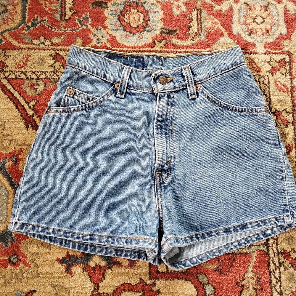 Levis 912 mom jean shorts 90s size 24